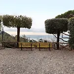 - Alveare Sul Blue Леричи